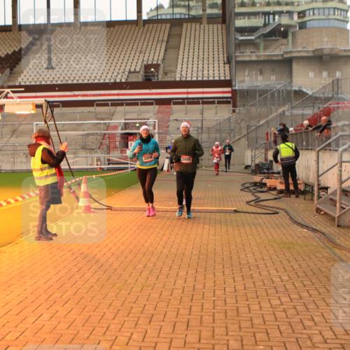 08.12.2024 - St. Pauli X-Mass-Run No. 14 Kathrin Stürmer Photography http://msf.ph/oto/7524103 08.12.2024 10:00:44 Ziel 410, 642, 1750, 1773, 2447, 2808, 2809, 3033 meine-sportfotos.de