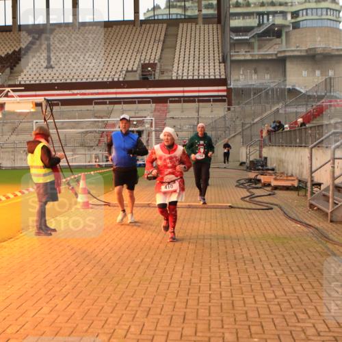 08.12.2024 - St. Pauli X-Mass-Run No. 14 Kathrin Stürmer Photography http://msf.ph/oto/7524132 08.12.2024 10:00:51 Ziel 410, 642, 1750, 1773, 2447, 2696, 2808, 2809, 3033 meine-sportfotos.de