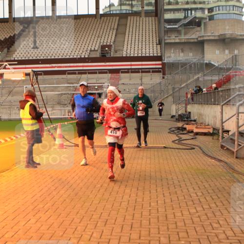 08.12.2024 - St. Pauli X-Mass-Run No. 14 Kathrin Stürmer Photography http://msf.ph/oto/7524137 08.12.2024 10:00:51 Ziel 410, 642, 1750, 1773, 2447, 2696, 2808, 2809, 3033 meine-sportfotos.de