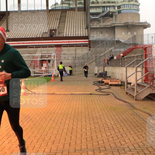 08.12.2024 - St. Pauli X-Mass-Run No. 14 Kathrin Stürmer Photography http://msf.ph/oto/7524187 08.12.2024 10:00:54 Ziel 410, 1750, 1773, 2447, 2696, 2808, 2809, 3033 meine-sportfotos.de