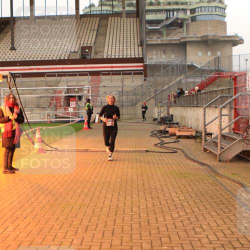 08.12.2024 - St. Pauli X-Mass-Run No. 14 Kathrin Stürmer Photography http://msf.ph/oto/7524214 08.12.2024 10:00:59 Ziel 410, 1750, 2447, 2696 meine-sportfotos.de