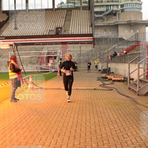 08.12.2024 - St. Pauli X-Mass-Run No. 14 Kathrin Stürmer Photography http://msf.ph/oto/7524227 08.12.2024 10:00:59 Ziel 410, 1750, 2447, 2696 meine-sportfotos.de