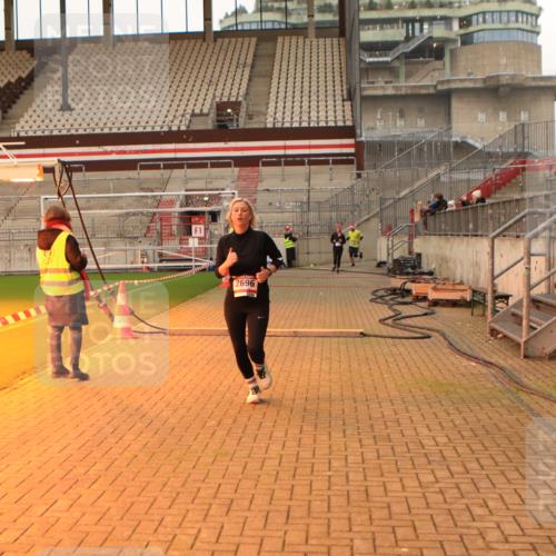 08.12.2024 - St. Pauli X-Mass-Run No. 14 Kathrin Stürmer Photography http://msf.ph/oto/7524236 08.12.2024 10:01:00 Ziel 410, 713, 1750, 2447, 2696 meine-sportfotos.de