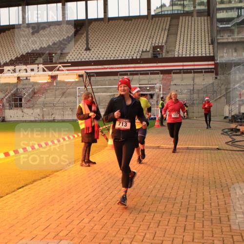 08.12.2024 - St. Pauli X-Mass-Run No. 14 Kathrin Stürmer Photography http://msf.ph/oto/7524294 08.12.2024 10:01:08 Ziel 418, 512, 713, 946, 2696 meine-sportfotos.de