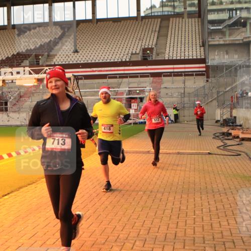 08.12.2024 - St. Pauli X-Mass-Run No. 14 Kathrin Stürmer Photography http://msf.ph/oto/7524312 08.12.2024 10:01:09 Ziel 418, 512, 713, 946, 2696 meine-sportfotos.de