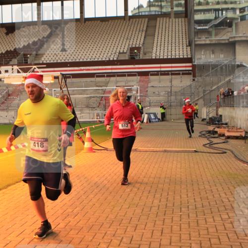 08.12.2024 - St. Pauli X-Mass-Run No. 14 Kathrin Stürmer Photography http://msf.ph/oto/7524334 08.12.2024 10:01:10 Ziel 418, 512, 713, 946, 2696 meine-sportfotos.de