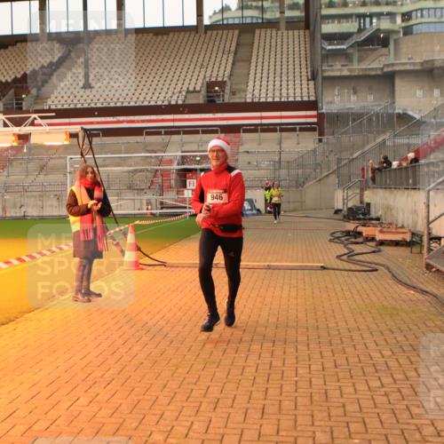08.12.2024 - St. Pauli X-Mass-Run No. 14 Kathrin Stürmer Photography http://msf.ph/oto/7524358 08.12.2024 10:01:13 Ziel 418, 512, 713, 946, 2818 meine-sportfotos.de