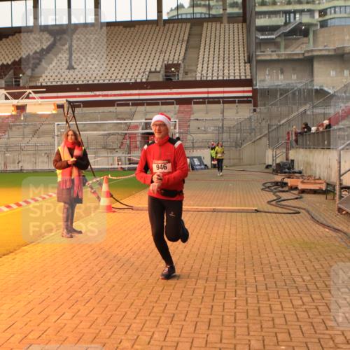 08.12.2024 - St. Pauli X-Mass-Run No. 14 Kathrin Stürmer Photography http://msf.ph/oto/7524364 08.12.2024 10:01:13 Ziel 418, 512, 713, 946, 2818 meine-sportfotos.de