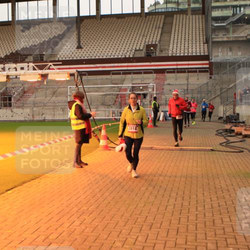 08.12.2024 - St. Pauli X-Mass-Run No. 14 Kathrin Stürmer Photography http://msf.ph/oto/7524391 08.12.2024 10:01:21 Ziel 41, 418, 512, 946, 1246, 2818, 3254, 3340, 3341 meine-sportfotos.de