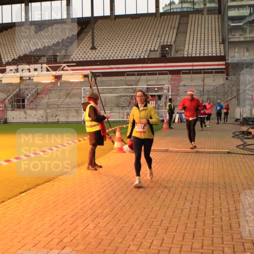 08.12.2024 - St. Pauli X-Mass-Run No. 14 Kathrin Stürmer Photography http://msf.ph/oto/7524396 08.12.2024 10:01:22 Ziel 41, 946, 1246, 2818, 3254, 3340, 3341 meine-sportfotos.de