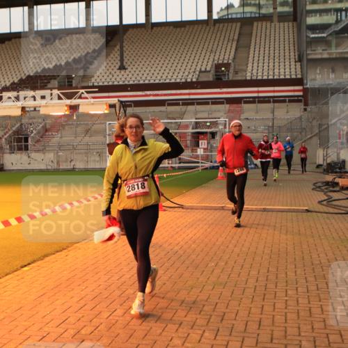 08.12.2024 - St. Pauli X-Mass-Run No. 14 Kathrin Stürmer Photography http://msf.ph/oto/7524420 08.12.2024 10:01:23 Ziel 41, 946, 1246, 2818, 3254, 3340, 3341 meine-sportfotos.de