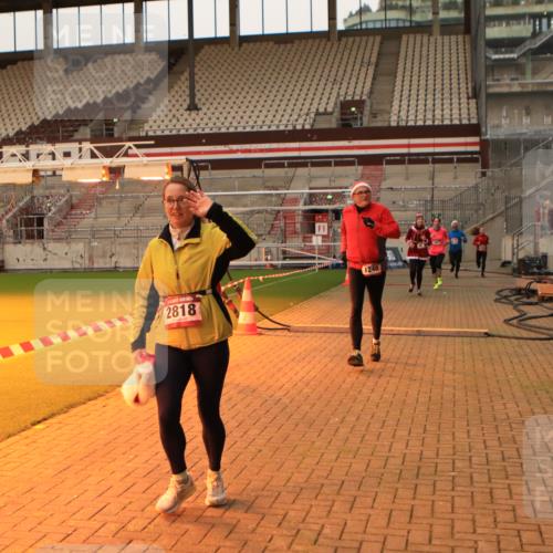08.12.2024 - St. Pauli X-Mass-Run No. 14 Kathrin Stürmer Photography http://msf.ph/oto/7524426 08.12.2024 10:01:23 Ziel 41, 946, 1246, 2818, 3254, 3340, 3341 meine-sportfotos.de