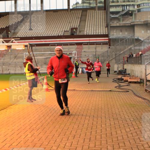 08.12.2024 - St. Pauli X-Mass-Run No. 14 Kathrin Stürmer Photography http://msf.ph/oto/7524444 08.12.2024 10:01:24 Ziel 41, 946, 1246, 2818, 3254, 3340, 3341 meine-sportfotos.de