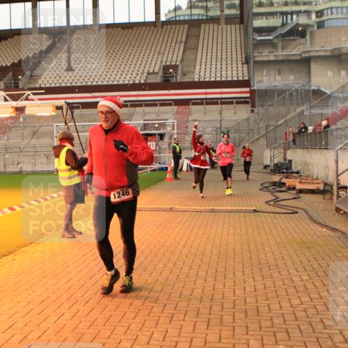 08.12.2024 - St. Pauli X-Mass-Run No. 14 Kathrin Stürmer Photography http://msf.ph/oto/7524452 08.12.2024 10:01:24 Ziel 41, 946, 1246, 2818, 3254, 3340, 3341 meine-sportfotos.de