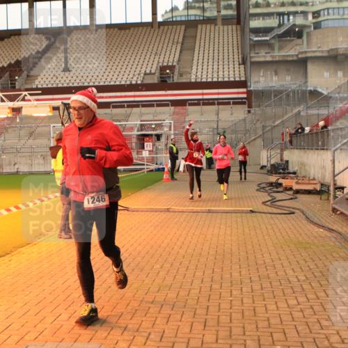 08.12.2024 - St. Pauli X-Mass-Run No. 14 Kathrin Stürmer Photography http://msf.ph/oto/7524456 08.12.2024 10:01:24 Ziel 41, 946, 1246, 2818, 3254, 3340, 3341 meine-sportfotos.de