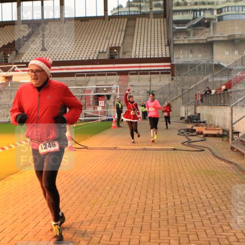 08.12.2024 - St. Pauli X-Mass-Run No. 14 Kathrin Stürmer Photography http://msf.ph/oto/7524460 08.12.2024 10:01:25 Ziel 41, 946, 1246, 2818, 3254, 3340, 3341 meine-sportfotos.de