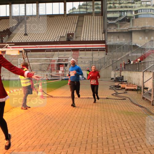 08.12.2024 - St. Pauli X-Mass-Run No. 14 Kathrin Stürmer Photography http://msf.ph/oto/7524488 08.12.2024 10:01:28 Ziel 41, 1246, 2818, 3254, 3340, 3341 meine-sportfotos.de