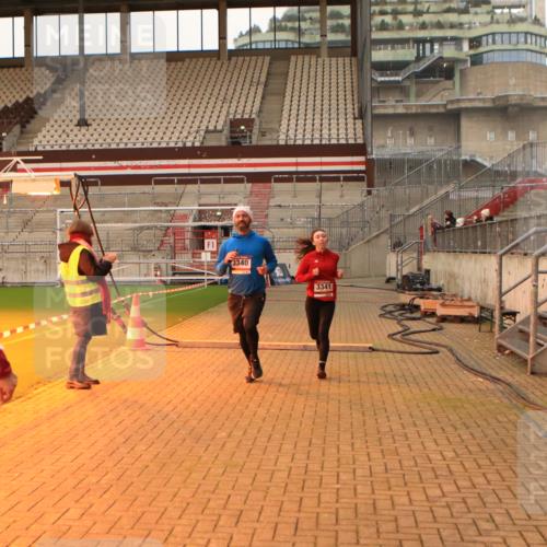 08.12.2024 - St. Pauli X-Mass-Run No. 14 Kathrin Stürmer Photography http://msf.ph/oto/7524489 08.12.2024 10:01:28 Ziel 41, 1246, 2818, 3254, 3340, 3341 meine-sportfotos.de