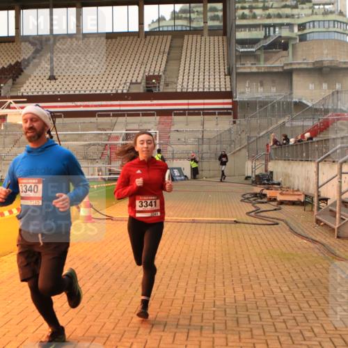 08.12.2024 - St. Pauli X-Mass-Run No. 14 Kathrin Stürmer Photography http://msf.ph/oto/7524496 08.12.2024 10:01:30 Ziel 41, 1246, 2818, 2833, 3254, 3340, 3341 meine-sportfotos.de