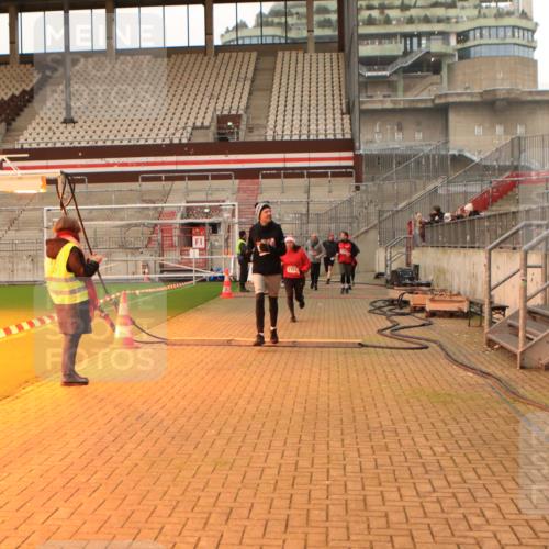 08.12.2024 - St. Pauli X-Mass-Run No. 14 Kathrin Stürmer Photography http://msf.ph/oto/7524500 08.12.2024 10:01:36 Ziel 41, 1751, 1784, 2302, 2361, 2362, 2826, 2833, 3093, 3254, 3340, 3341 meine-sportfotos.de