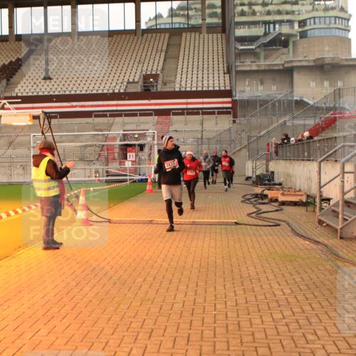 08.12.2024 - St. Pauli X-Mass-Run No. 14 Kathrin Stürmer Photography http://msf.ph/oto/7524501 08.12.2024 10:01:37 Ziel 41, 1751, 1784, 2302, 2361, 2362, 2826, 2833, 3093, 3254, 3340, 3341 meine-sportfotos.de