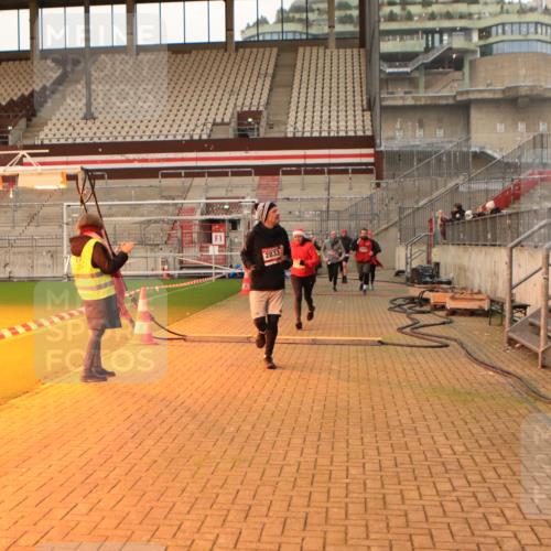 08.12.2024 - St. Pauli X-Mass-Run No. 14 Kathrin Stürmer Photography http://msf.ph/oto/7524503 08.12.2024 10:01:37 Ziel 41, 1751, 1784, 2302, 2361, 2362, 2826, 2833, 3093, 3254, 3340, 3341 meine-sportfotos.de