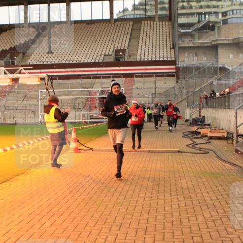 08.12.2024 - St. Pauli X-Mass-Run No. 14 Kathrin Stürmer Photography http://msf.ph/oto/7524506 08.12.2024 10:01:38 Ziel 41, 1751, 1784, 2302, 2361, 2362, 2826, 2833, 3093, 3254, 3340, 3341 meine-sportfotos.de