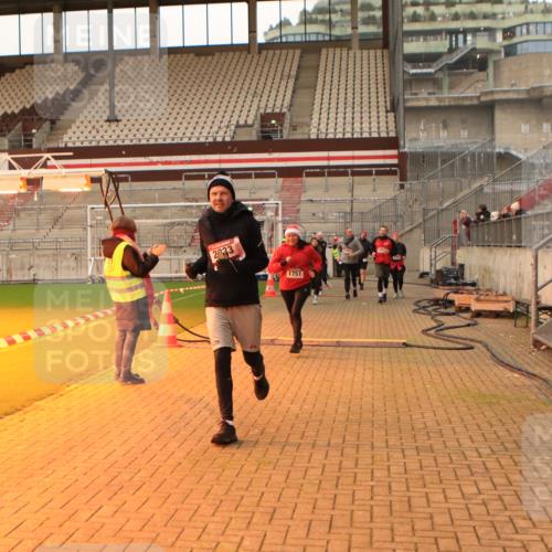08.12.2024 - St. Pauli X-Mass-Run No. 14 Kathrin Stürmer Photography http://msf.ph/oto/7524508 08.12.2024 10:01:38 Ziel 41, 1751, 1784, 2302, 2361, 2362, 2826, 2833, 3093, 3254, 3340, 3341 meine-sportfotos.de