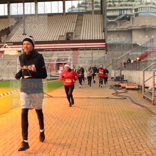 08.12.2024 - St. Pauli X-Mass-Run No. 14 Kathrin Stürmer Photography http://msf.ph/oto/7524509 08.12.2024 10:01:39 Ziel 41, 1751, 1784, 2302, 2361, 2362, 2826, 2833, 3093, 3340, 3341 meine-sportfotos.de