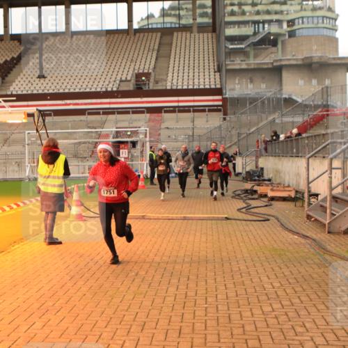 08.12.2024 - St. Pauli X-Mass-Run No. 14 Kathrin Stürmer Photography http://msf.ph/oto/7524512 08.12.2024 10:01:39 Ziel 41, 1751, 1784, 2302, 2361, 2362, 2826, 2833, 3093, 3340, 3341 meine-sportfotos.de