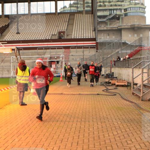 08.12.2024 - St. Pauli X-Mass-Run No. 14 Kathrin Stürmer Photography http://msf.ph/oto/7524513 08.12.2024 10:01:39 Ziel 41, 1751, 1784, 2302, 2361, 2362, 2826, 2833, 3093, 3340, 3341 meine-sportfotos.de