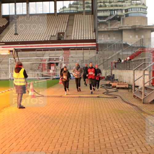 08.12.2024 - St. Pauli X-Mass-Run No. 14 Kathrin Stürmer Photography http://msf.ph/oto/7524518 08.12.2024 10:01:40 Ziel 41, 86, 1751, 1784, 2302, 2361, 2362, 2826, 2833, 3093, 3340, 3341 meine-sportfotos.de