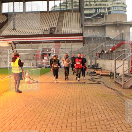 08.12.2024 - St. Pauli X-Mass-Run No. 14 Kathrin Stürmer Photography http://msf.ph/oto/7524520 08.12.2024 10:01:41 Ziel 86, 1751, 1784, 2302, 2361, 2362, 2826, 2833, 3093, 3304, 3340, 3341 meine-sportfotos.de