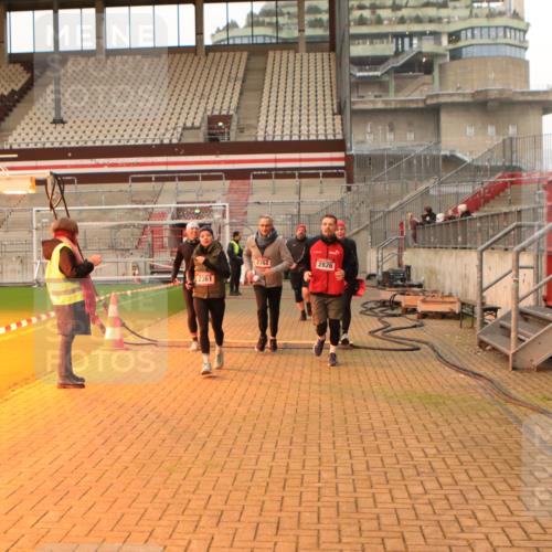 08.12.2024 - St. Pauli X-Mass-Run No. 14 Kathrin Stürmer Photography http://msf.ph/oto/7524522 08.12.2024 10:01:42 Ziel 86, 1751, 1784, 2302, 2361, 2362, 2826, 2833, 3093, 3304 meine-sportfotos.de