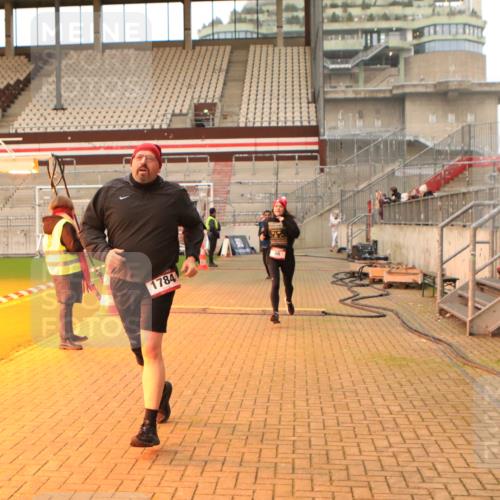 08.12.2024 - St. Pauli X-Mass-Run No. 14 Kathrin Stürmer Photography http://msf.ph/oto/7524542 08.12.2024 10:01:46 Ziel 86, 1751, 1784, 2302, 2361, 2362, 2817, 2826, 2833, 3093, 3304 meine-sportfotos.de