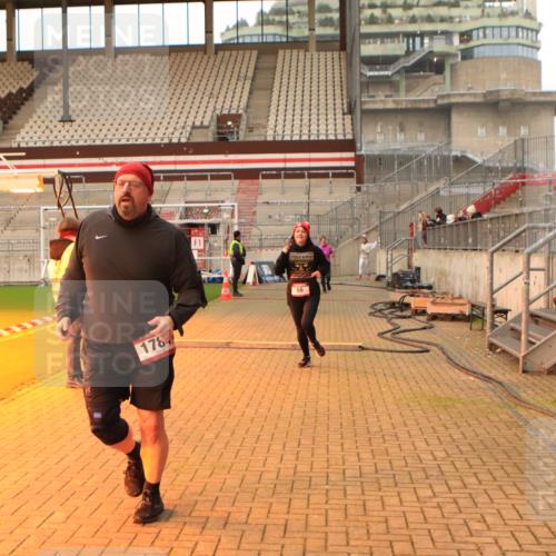 08.12.2024 - St. Pauli X-Mass-Run No. 14 Kathrin Stürmer Photography http://msf.ph/oto/7524543 08.12.2024 10:01:46 Ziel 86, 1751, 1784, 2302, 2361, 2362, 2817, 2826, 2833, 3093, 3304 meine-sportfotos.de