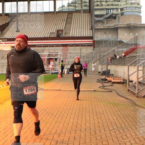 08.12.2024 - St. Pauli X-Mass-Run No. 14 Kathrin Stürmer Photography http://msf.ph/oto/7524544 08.12.2024 10:01:46 Ziel 86, 1751, 1784, 2302, 2361, 2362, 2817, 2826, 2833, 3093, 3304 meine-sportfotos.de