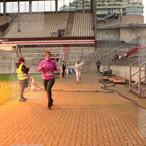 08.12.2024 - St. Pauli X-Mass-Run No. 14 Kathrin Stürmer Photography http://msf.ph/oto/7524571 08.12.2024 10:01:52 Ziel 86, 1784, 2302, 2361, 2362, 2817, 2826, 2965, 3093, 3304 meine-sportfotos.de