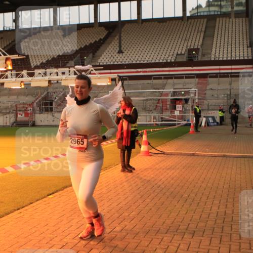 08.12.2024 - St. Pauli X-Mass-Run No. 14 Kathrin Stürmer Photography http://msf.ph/oto/7524575 08.12.2024 10:01:56 Ziel 86, 838, 1784, 2780, 2817, 2965, 3304 meine-sportfotos.de