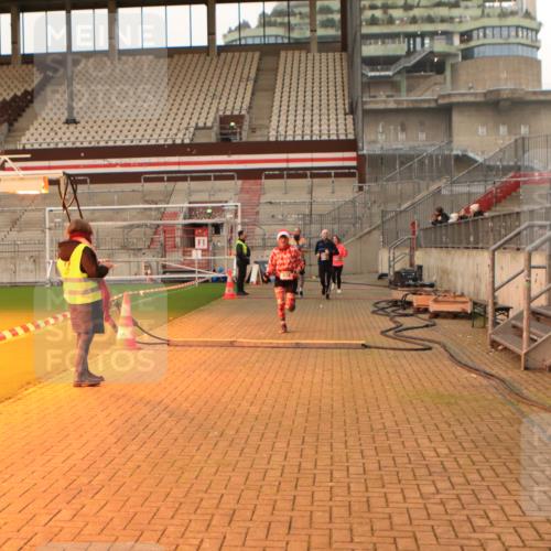 08.12.2024 - St. Pauli X-Mass-Run No. 14 Kathrin Stürmer Photography http://msf.ph/oto/7524581 08.12.2024 10:02:02 Ziel 588, 838, 2780, 2817, 2965, 3255 meine-sportfotos.de