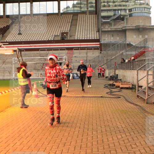 08.12.2024 - St. Pauli X-Mass-Run No. 14 Kathrin Stürmer Photography http://msf.ph/oto/7524594 08.12.2024 10:02:04 Ziel 588, 838, 2780, 2817, 2965, 3255 meine-sportfotos.de