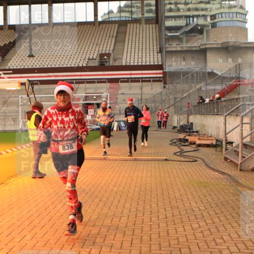 08.12.2024 - St. Pauli X-Mass-Run No. 14 Kathrin Stürmer Photography http://msf.ph/oto/7524596 08.12.2024 10:02:05 Ziel 588, 838, 2780, 2965, 3255 meine-sportfotos.de