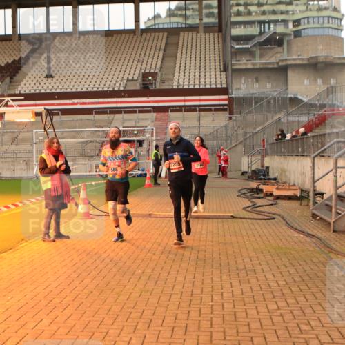 08.12.2024 - St. Pauli X-Mass-Run No. 14 Kathrin Stürmer Photography http://msf.ph/oto/7524603 08.12.2024 10:02:06 Ziel 588, 838, 2780, 2965, 3255 meine-sportfotos.de