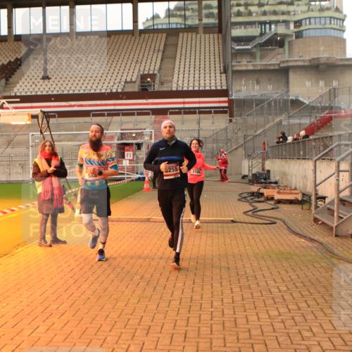 08.12.2024 - St. Pauli X-Mass-Run No. 14 Kathrin Stürmer Photography http://msf.ph/oto/7524605 08.12.2024 10:02:06 Ziel 588, 838, 2780, 2965, 3255 meine-sportfotos.de