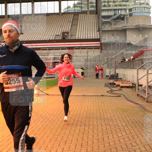 08.12.2024 - St. Pauli X-Mass-Run No. 14 Kathrin Stürmer Photography http://msf.ph/oto/7524612 08.12.2024 10:02:08 Ziel 479, 588, 604, 609, 838, 2780, 3255 meine-sportfotos.de