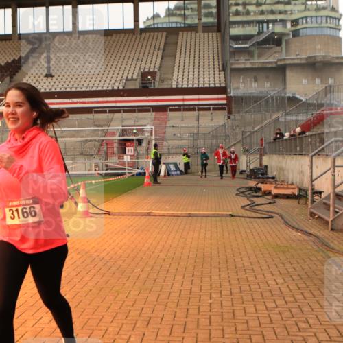 08.12.2024 - St. Pauli X-Mass-Run No. 14 Kathrin Stürmer Photography http://msf.ph/oto/7524617 08.12.2024 10:02:09 Ziel 479, 588, 604, 609, 838, 2780, 3255 meine-sportfotos.de