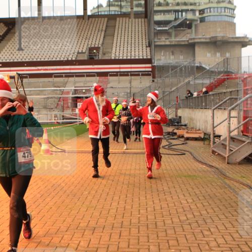 08.12.2024 - St. Pauli X-Mass-Run No. 14 Kathrin Stürmer Photography http://msf.ph/oto/7524627 08.12.2024 10:02:18 Ziel 187, 479, 588, 604, 609, 1275, 2211, 2334, 2371, 2898, 3255 meine-sportfotos.de