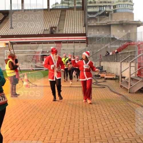 08.12.2024 - St. Pauli X-Mass-Run No. 14 Kathrin Stürmer Photography http://msf.ph/oto/7524628 08.12.2024 10:02:18 Ziel 187, 479, 588, 604, 609, 1275, 2211, 2334, 2371, 2898, 3255 meine-sportfotos.de