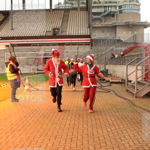 08.12.2024 - St. Pauli X-Mass-Run No. 14 Kathrin Stürmer Photography http://msf.ph/oto/7524629 08.12.2024 10:02:18 Ziel 187, 479, 588, 604, 609, 1275, 2211, 2334, 2371, 2898, 3255 meine-sportfotos.de