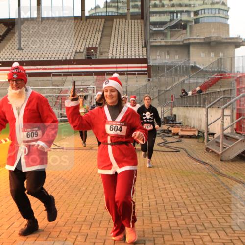 08.12.2024 - St. Pauli X-Mass-Run No. 14 Kathrin Stürmer Photography http://msf.ph/oto/7524633 08.12.2024 10:02:19 Ziel 187, 479, 588, 604, 609, 1275, 2211, 2334, 2371, 2898 meine-sportfotos.de